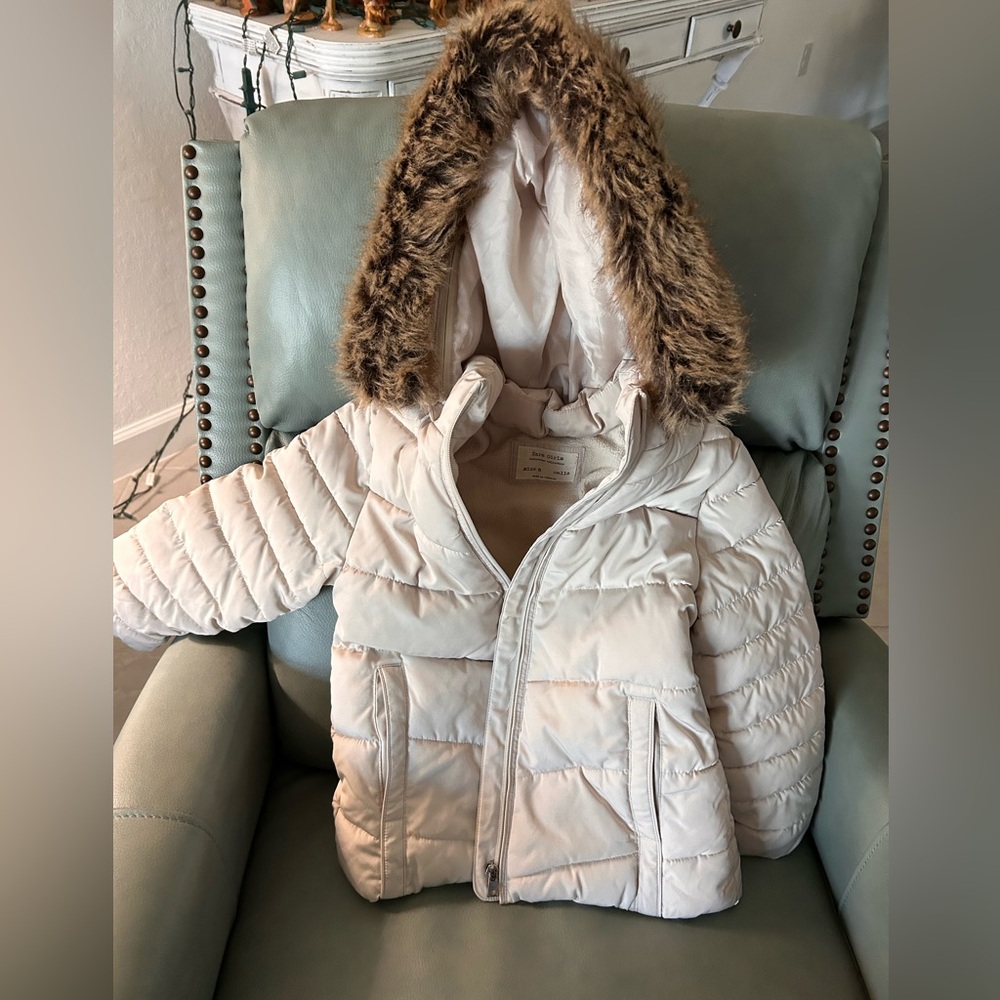 Zara kids Cozy cream Puffer Jacket with Faux Fur Hood